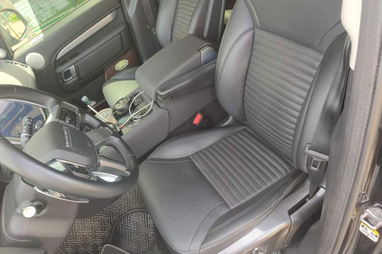 Used Land Rover Discovery 2023 Revised Version 360 PS R-Dynamic S Left Front Seat