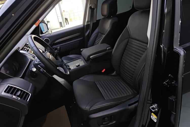Used Land Rover Discovery 2023 Restyled 360 PS R-Dynamic SE Left Front Seat