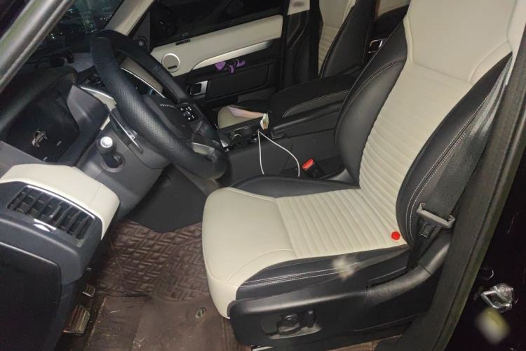 Used Land Rover Discovery 2023 Revised Version 360 PS R-Dynamic S Left Front Seat