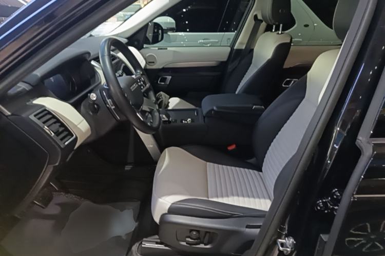 Used Land Rover Discovery 2023 Revised Version 360 PS R-Dynamic S Left Front Seat