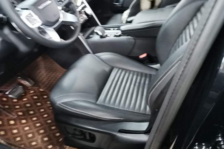 Used Land Rover Discovery 2023 Revised Version 360 PS R-Dynamic S Left Front Seat
