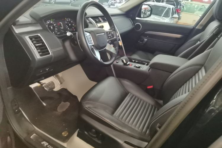 Used Land Rover Discovery 2023 Revised Version 360 PS R-Dynamic S Left Front Seat
