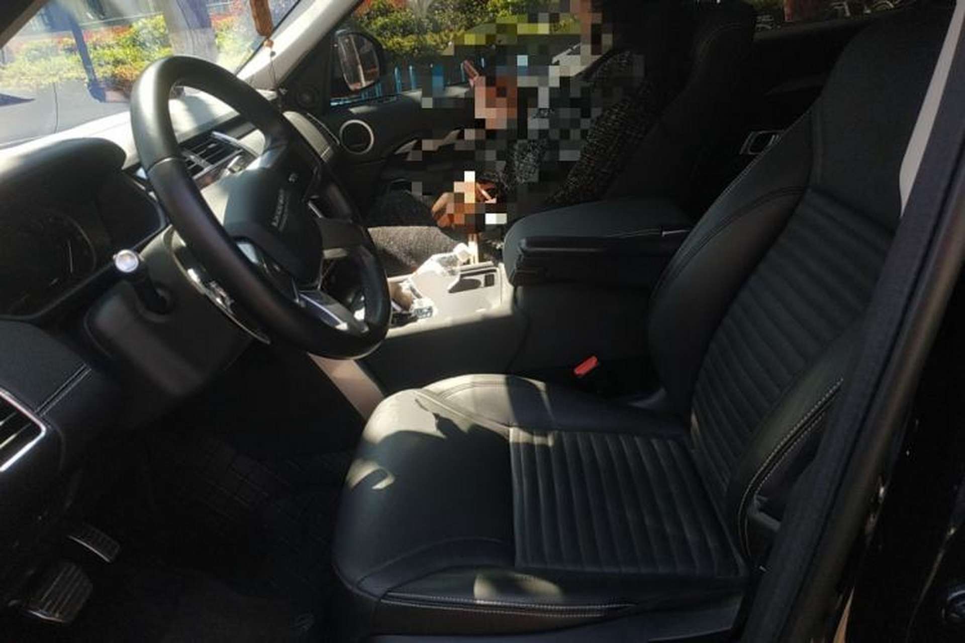Used Land Rover Discovery 2023 Restyled 360 PS R-Dynamic SE Left Front Seat