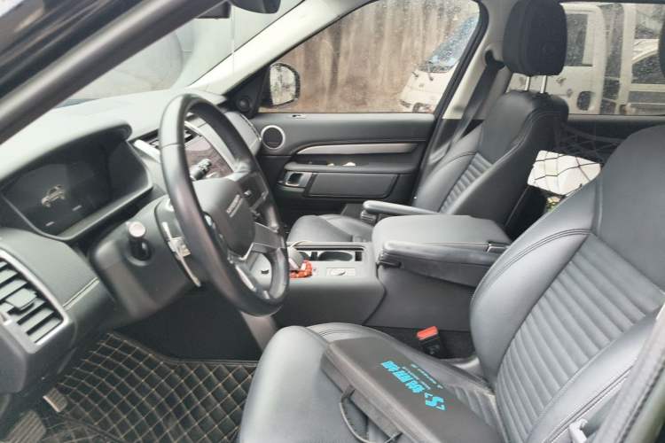 Used Land Rover Discovery 2023 Revised Version 360 PS R-Dynamic S Left Front Seat