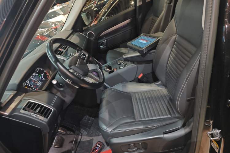 Used Land Rover Discovery 2023 360 PS R-Dynamic SE Left Front Seat