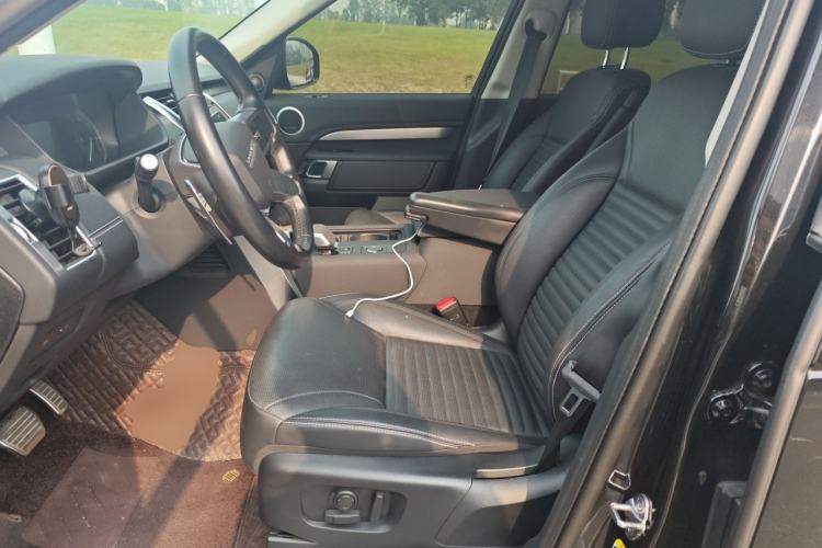 Used Land Rover Discovery 2023 360 PS R-Dynamic SE Left Front Seat