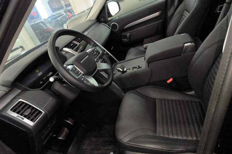 Used Land Rover Discovery 2023 Restyled 360 PS R-Dynamic SE Left Front Seat