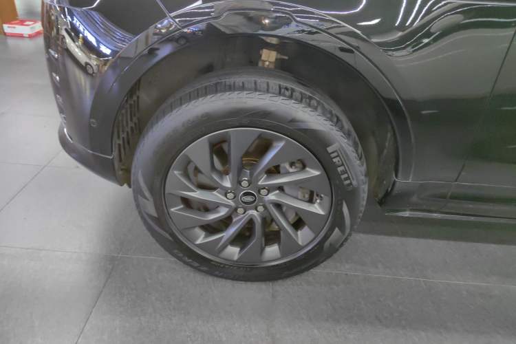 Used Land Rover Discovery 2023 360 PS R-Dynamic S Left Front Wheel Hub