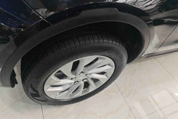 Used Land Rover Discovery 2023 Facelift 300PS S Left Front Wheel Hub