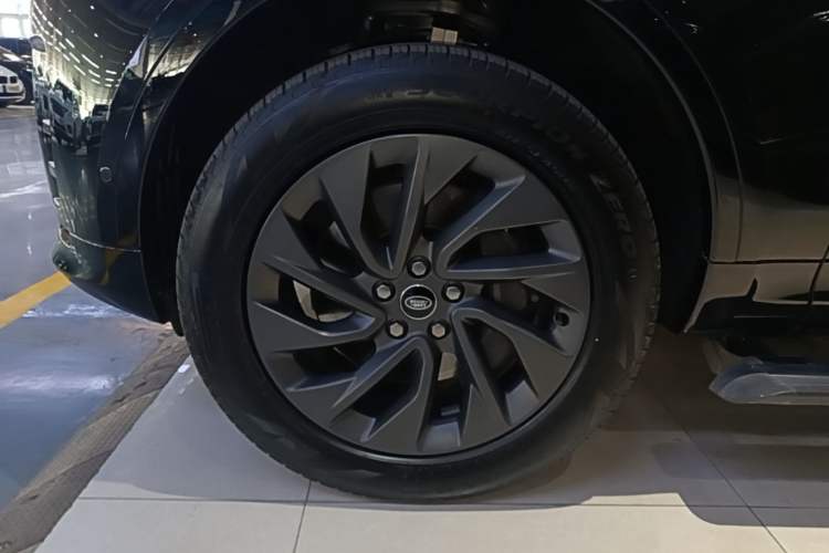 Used Land Rover Discovery 2023 Revised Version 360 PS R-Dynamic S Left Front Wheel Hub