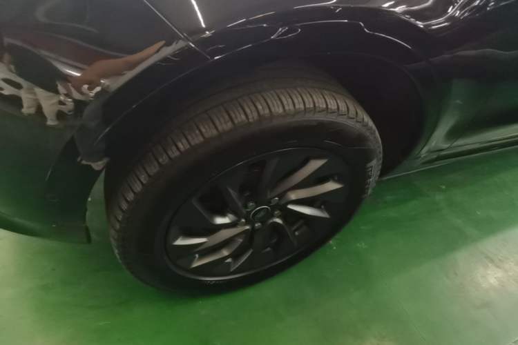 Used Land Rover Discovery 2023 Revised Version 360 PS R-Dynamic S Left Front Wheel Hub
