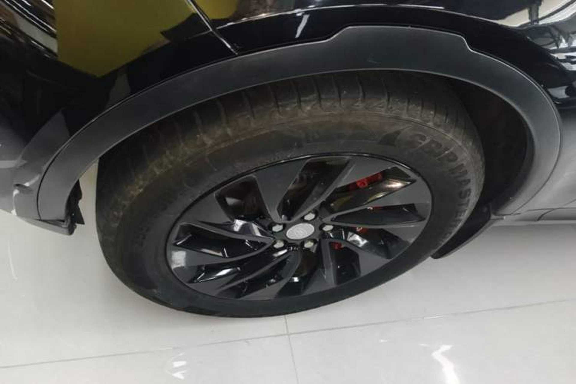 Used Land Rover Discovery 2023 300PS S Left Front Wheel Hub