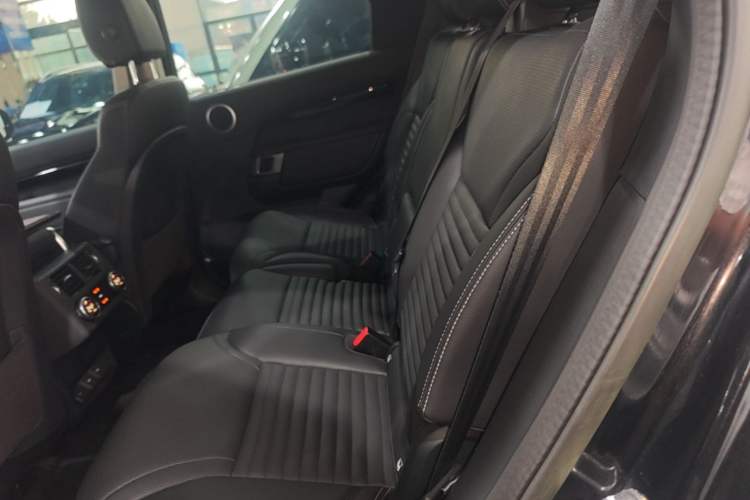 Used Land Rover Discovery 2023 Facelift 300PS S Left Rear Seat