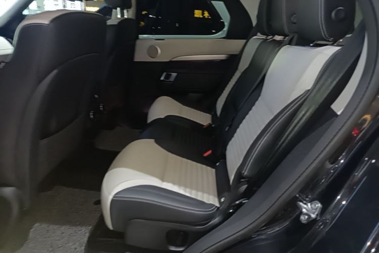 Used Land Rover Discovery 2023 Revised Version 360 PS R-Dynamic S Left Rear Seat