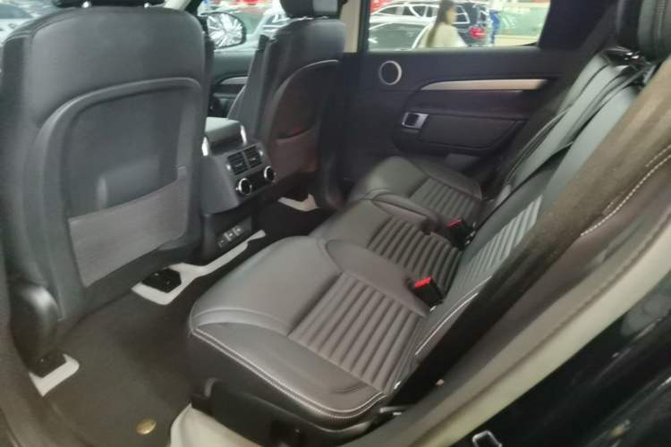 Used Land Rover Discovery 2023 Revised Version 360 PS R-Dynamic S Left Rear Seat