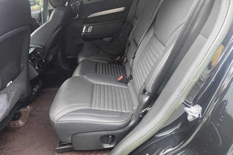 Used Land Rover Discovery 2023 Revised Version 360 PS R-Dynamic S Left Rear Seat