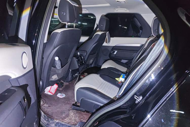 Used Land Rover Discovery 2023 Revised Version 360 PS R-Dynamic S Left Rear Seat