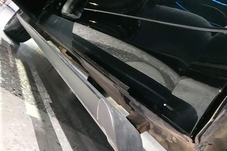 Used Land Rover Discovery 2023 Revised Version 360 PS R-Dynamic S Left Side Sill