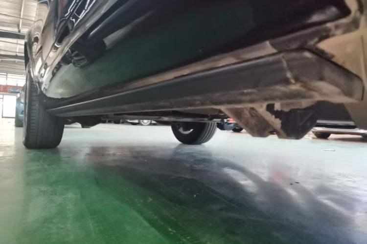 Used Land Rover Discovery 2023 Revised Version 360 PS R-Dynamic S Left Side Sill