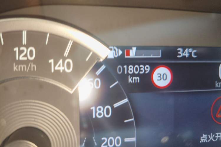 Used Land Rover Discovery 2023 Revised Version 360 PS R-Dynamic S Odometer Close Up