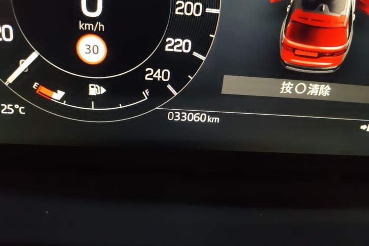 Used Land Rover Discovery 2023 360 PS R-Dynamic SE Odometer Close Up