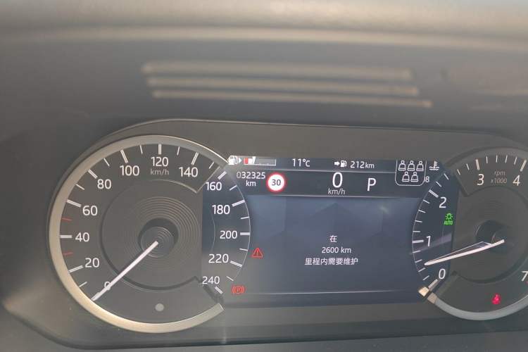 Used Land Rover Discovery 2023 360 PS R-Dynamic S Odometer Close Up