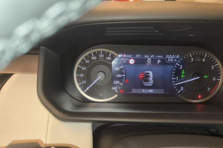 Used Land Rover Discovery 2023 360 PS R-Dynamic S Odometer Close Up