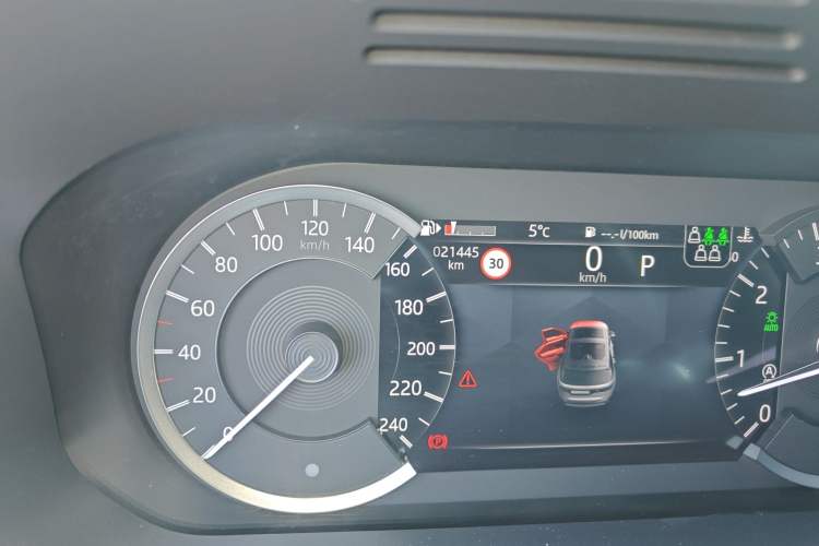 Used Land Rover Discovery 2023 360 PS R-Dynamic S Odometer Close Up