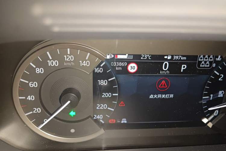 Used Land Rover Discovery 2023 360 PS R-Dynamic SE Odometer Close Up