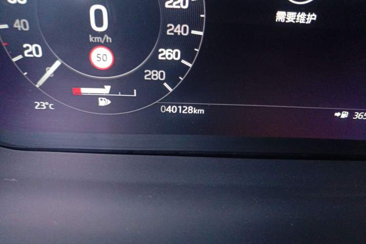 Used Land Rover Discovery 2023 360 PS R-Dynamic S Odometer Close Up
