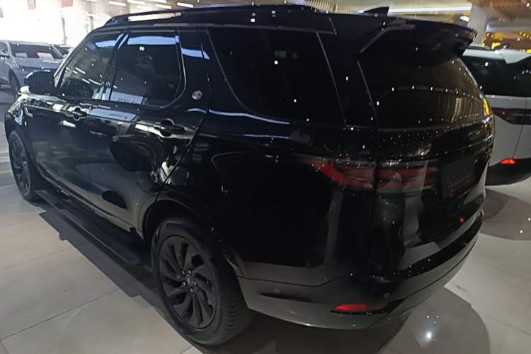Used Land Rover Discovery 2023 Revised Version 360 PS R-Dynamic S Rear Left 45 Deg