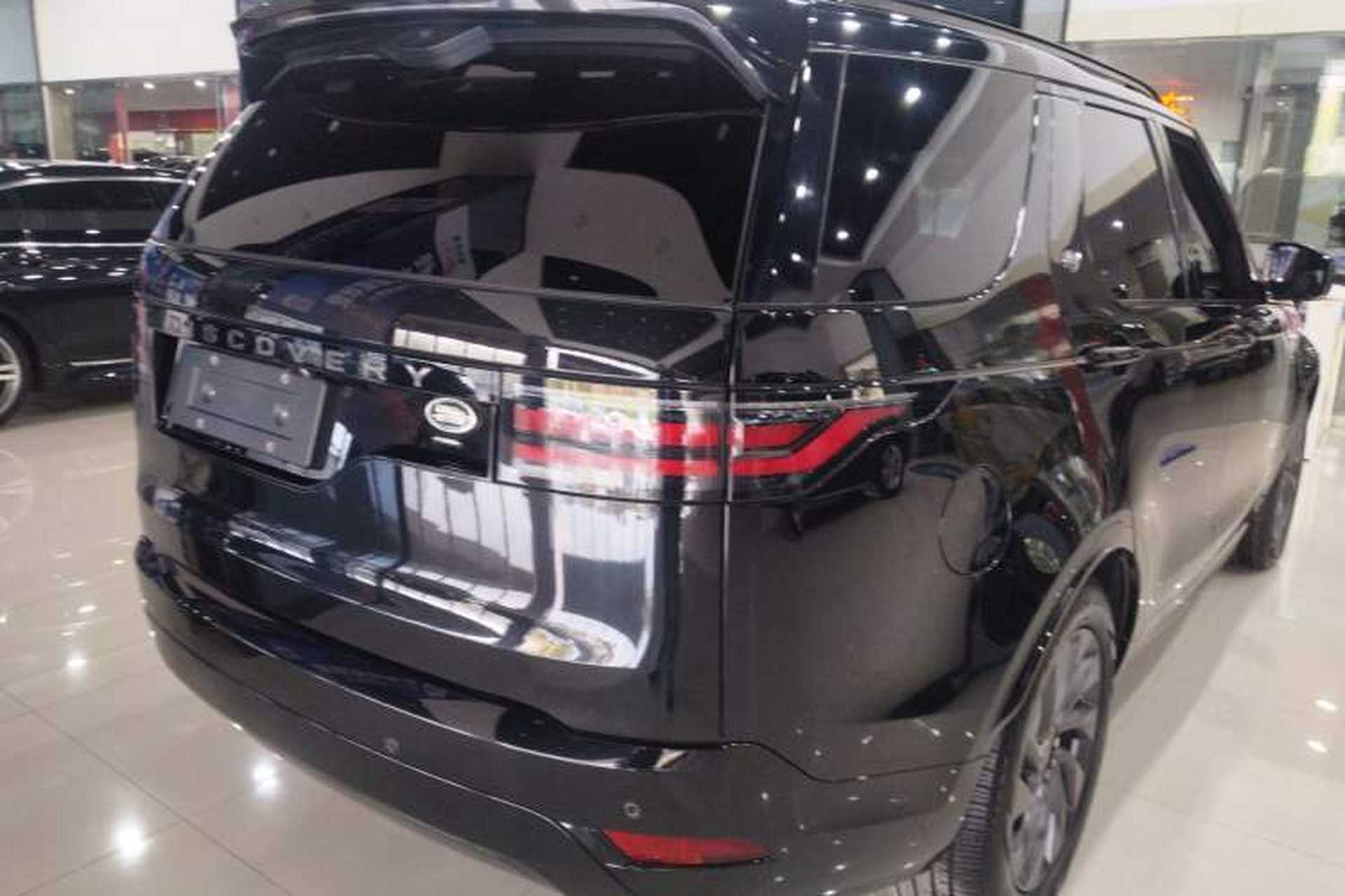 Used Land Rover Discovery 2023 Revised Version 360 PS R-Dynamic S Rear Right 45 Deg