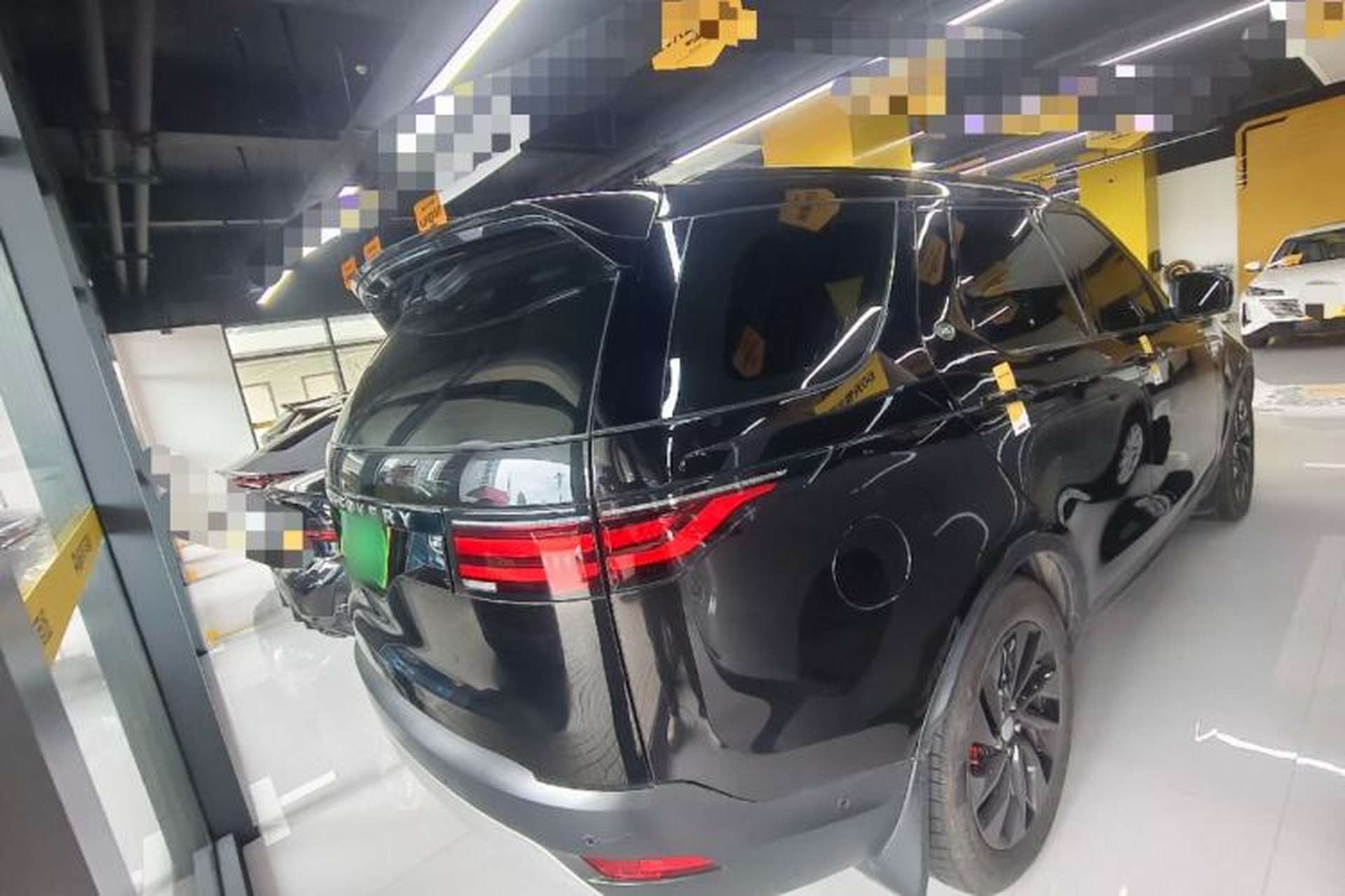 Used Land Rover Discovery 2023 300PS S Rear Right 45 Deg
