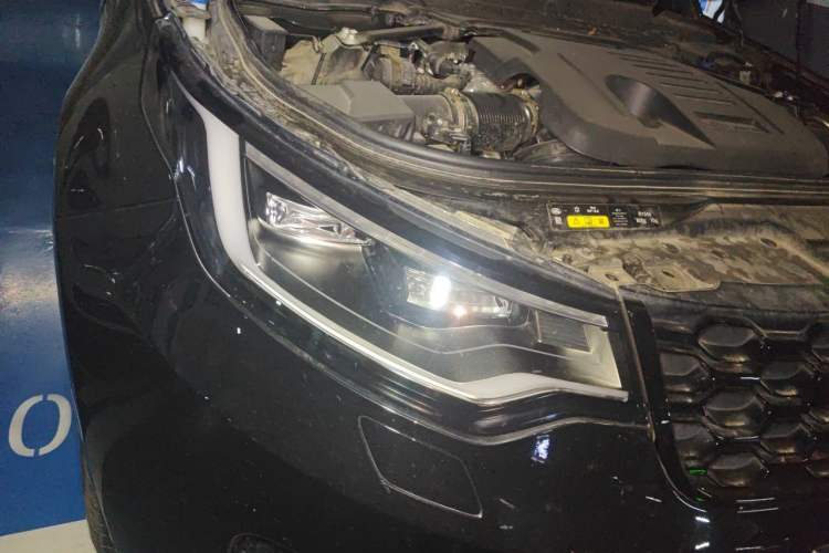 Used Land Rover Discovery 2023 Revised Version 360 PS R-Dynamic S Right Front Headlight
