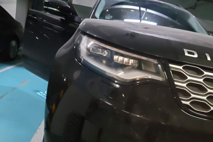 Used Land Rover Discovery 2023 360 PS R-Dynamic SE Right Front Headlight