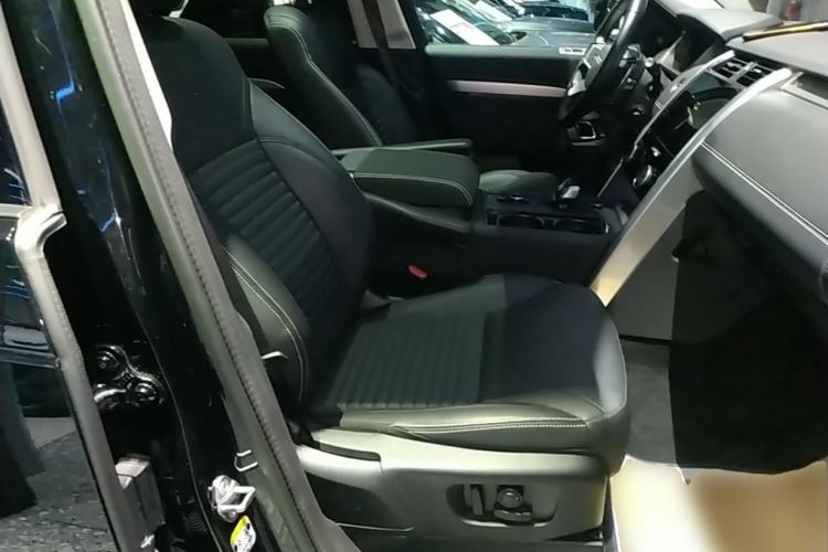 Used Land Rover Discovery 2023 Revised Version 360 PS R-Dynamic S Right Front Seat