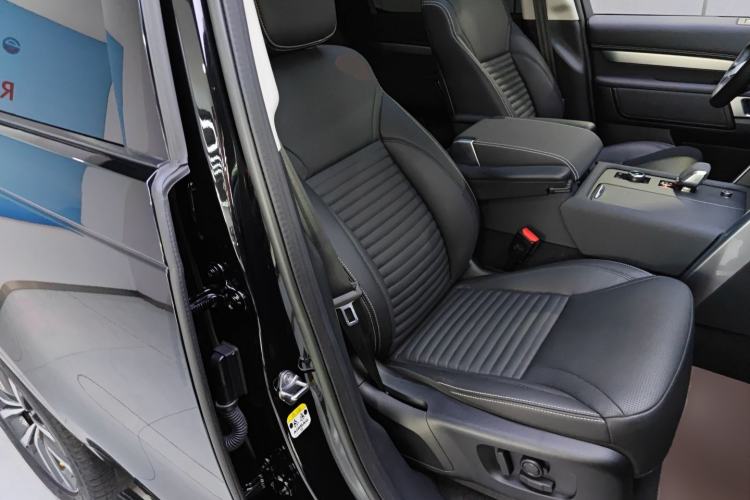 Used Land Rover Discovery 2023 Restyled 360 PS R-Dynamic SE Right Front Seat