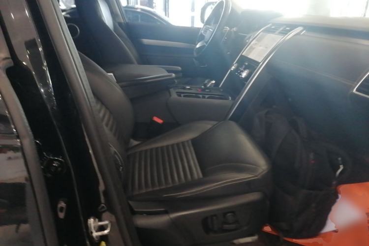 Used Land Rover Discovery 2023 360 PS R-Dynamic S Right Front Seat