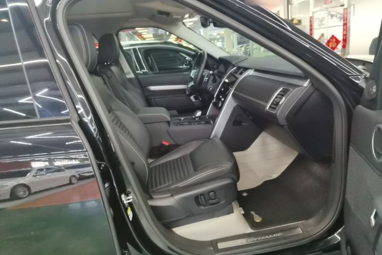 Used Land Rover Discovery 2023 Revised Version 360 PS R-Dynamic S Right Front Seat