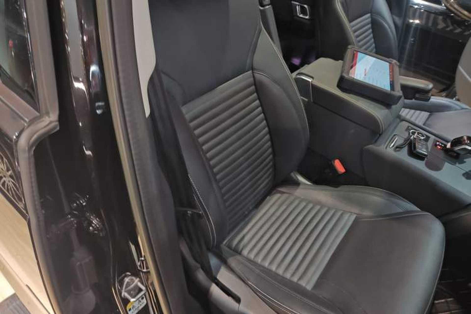 Used Land Rover Discovery 2023 360 PS R-Dynamic SE Right Front Seat