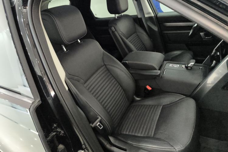 Used Land Rover Discovery 2023 Restyled 360 PS R-Dynamic SE Right Front Seat