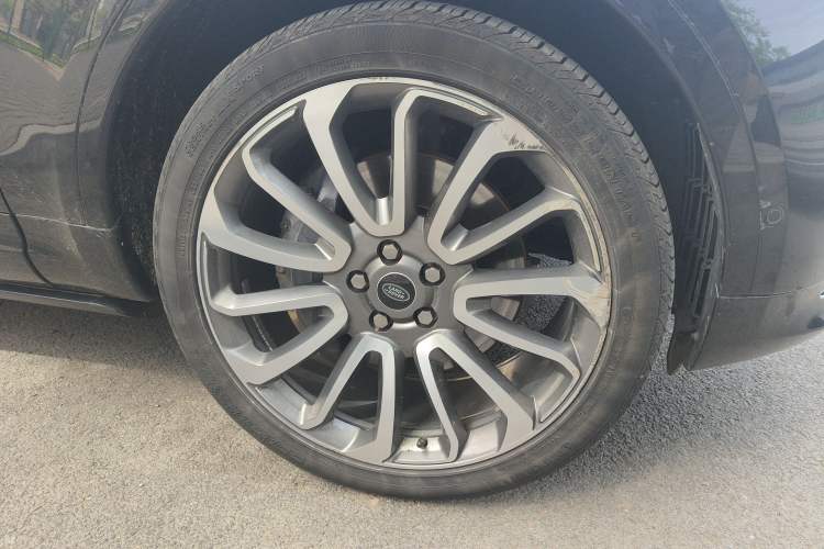 Used Land Rover Discovery 2023 Revised Version 360 PS R-Dynamic S Right Front Wheel Hub