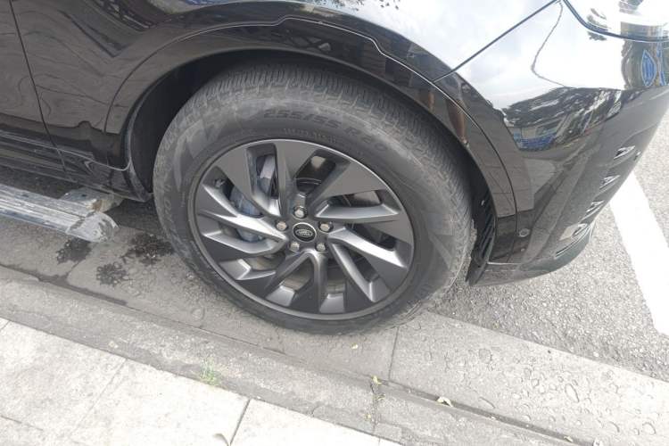Used Land Rover Discovery 2023 Revised Version 360 PS R-Dynamic S Right Front Wheel Hub