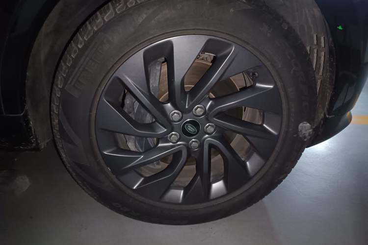 Used Land Rover Discovery 2023 360 PS R-Dynamic S Right Front Wheel Hub