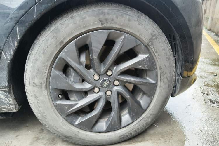 Used Land Rover Discovery 2023 Revised Version 360 PS R-Dynamic S Right Front Wheel Hub
