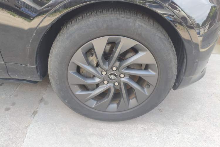 Used Land Rover Discovery 2023 Revised Version 360 PS R-Dynamic S Right Front Wheel Hub