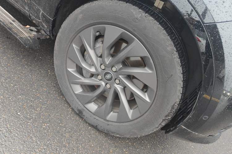 Used Land Rover Discovery 2023 360 PS R-Dynamic S Right Front Wheel Hub