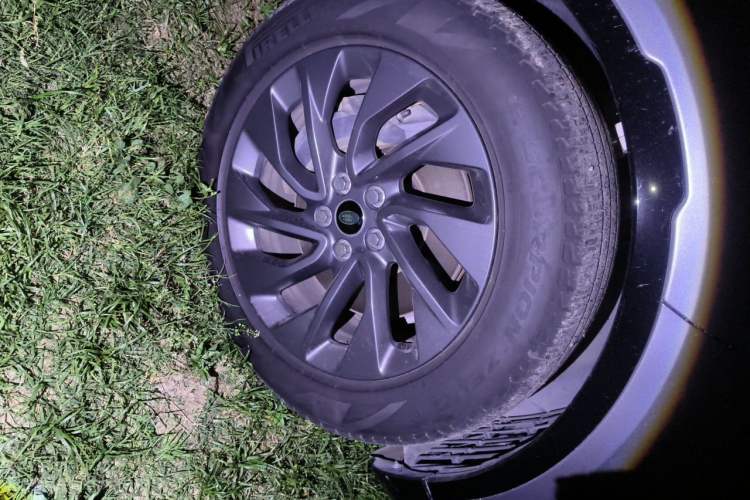 Used Land Rover Discovery 2023 360 PS R-Dynamic S Right Front Wheel Hub