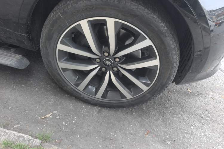 Used Land Rover Discovery 2023 360 PS R-Dynamic S Right Front Wheel Hub