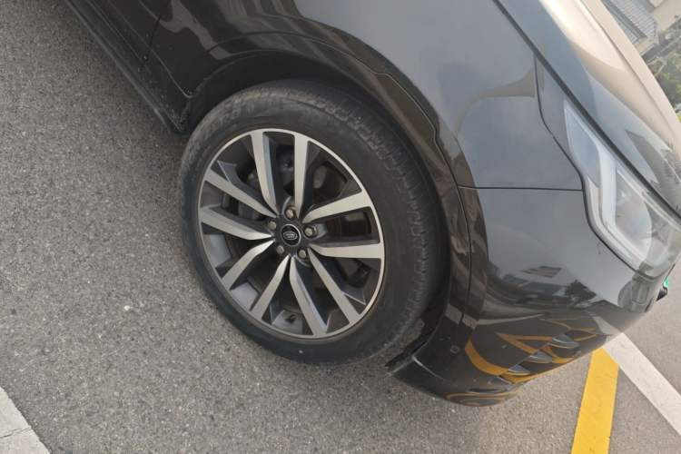 Used Land Rover Discovery 2023 360 PS R-Dynamic SE Right Front Wheel Hub